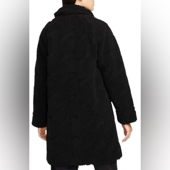 Nike Women’s Loose Fit SZ.M Sherpa Fleece Black Coat - Picture 3 of 13